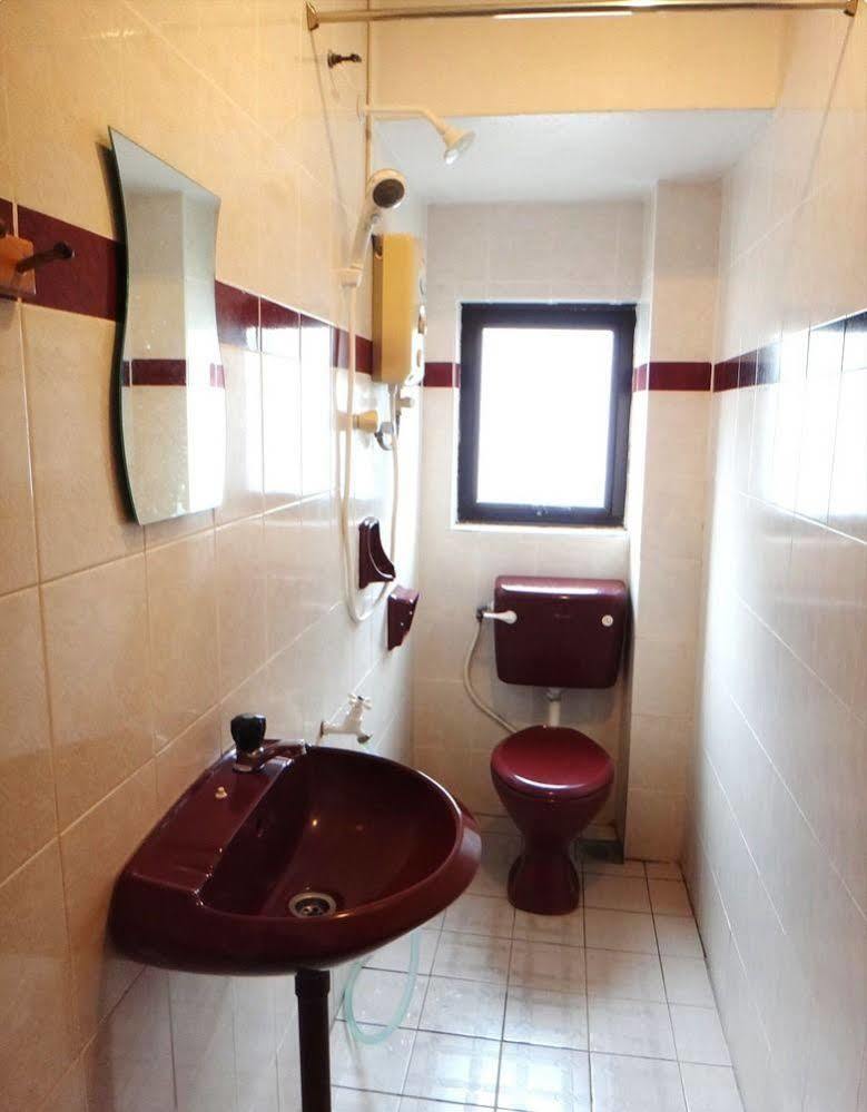 Galaxy Inn לומוט מראה חיצוני תמונה